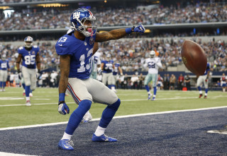 Football player throwing ball field - high definition free wallpaper