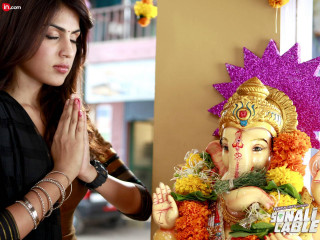 Ganeshi statue praying woman marble - free holidays wallpaper