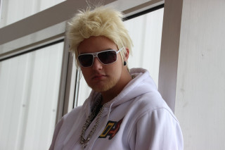 Blonde man sunglasses cellphone window - his neck free wallpaper for desktop