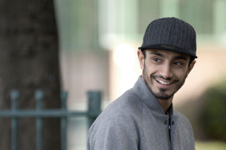 Man hat smiling camera tree - ahmed karahisari free wallpaper