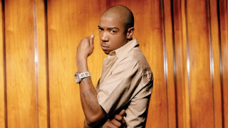 Man watch wooden wall background - a wooden wall behind free wallpaper for desktop