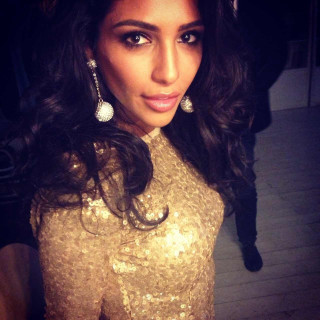 Woman gold dress ponytail earrings - private press free wallpaper for tablet