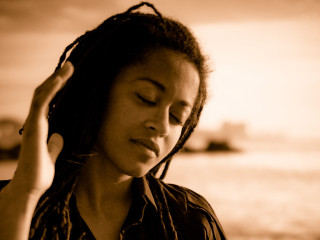 Woman dreadlocks boat portrait blurry - dreadlock free wallpaper