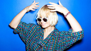 Blonde woman sunglasses blue background - pop art free wallpaper for desktop