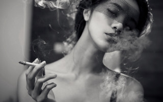 Woman smoking cigarette black white 5 - chen lu free wallpaper
