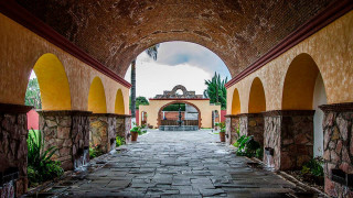Walkway arches fountain building sky - quito school free wallpaper for desktop
