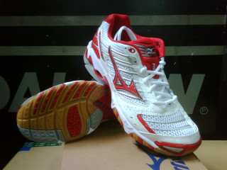 Shoes box table blackwhite logo - a pair of shoes free wallpaper