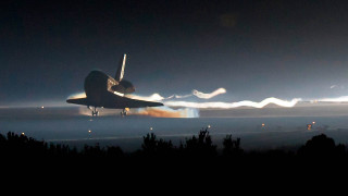 Space shuttle takeoff night smoke 2 - the back of it free wallpaper