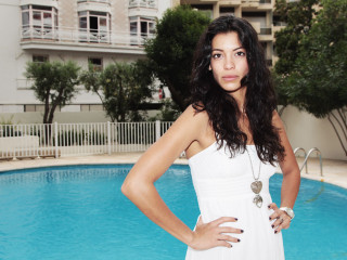 Woman white dress pool building - a white dress free wallpaper for desktop