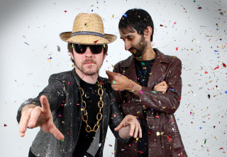 Men hats sunglasses confetti falling - neodada free wallpaper