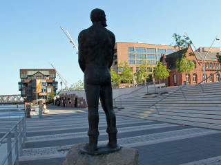 Statue man rock building steps - tom of finland free wallpaper