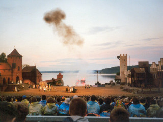 Crowd watching show stage smoke - erlund hudson free wallpaper