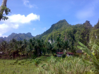 Lush green hillside house mountain - a house in the middle of it free wallpaper