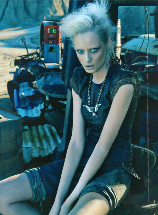 Woman sitting truck legs crossed - a truck free wallpaper for mobile