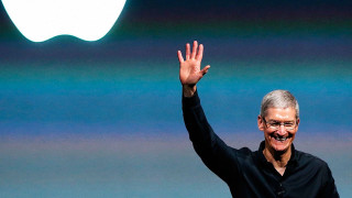 Man waves crowd apple logo - an apple logo free wallpaper for desktop