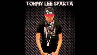 Man hat scarf black background - a hat and a scarf free wallpaper