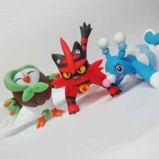 Toy animals group white surface - free cats wallpaper for tablet