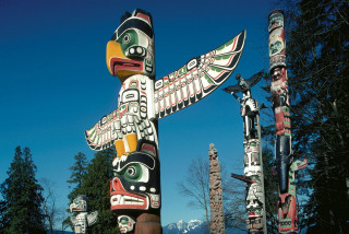 Totem pole sculpture mountain forest - vancouver school free wallpaper