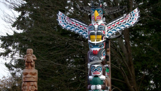 Totema bird sculpture forest lake - charles mcauley free wallpaper