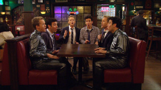 Group men table conversation bar - a group of men sitting free wallpaper
