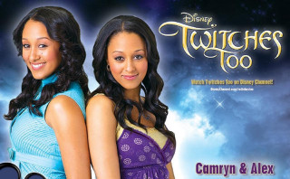 Women posing sky background clouds - northwest free wallpaper