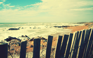 Wooden fence ocean waves crashing - a wooden fence next free wallpaper