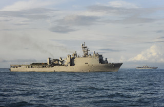 Large ship ocean small boat 4 - a large ship in the middle of the ocean free wallpaper