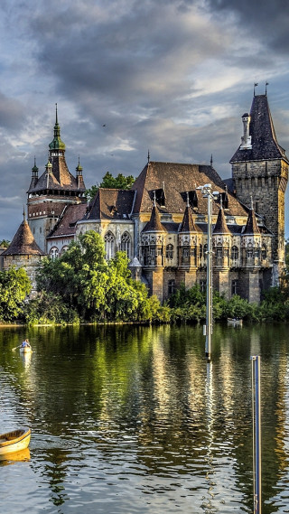 Boat castle towers water cloudy - tower free wallpaper for mobile