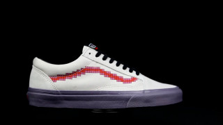 White red shoe black background - the bottom of the shoe free wallpaper