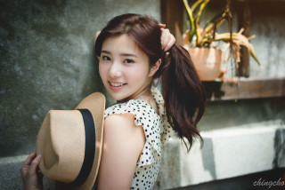 Woman hat posing picture wall - chen jiru free wallpaper