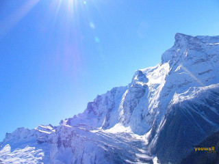 Snowboarder snowy mountain sunshine skiing - a snowboarder free wallpaper