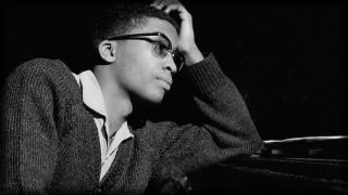 Man glasses piano night starry - a piano free wallpaper