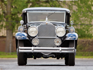 Classic car street building fence - a classic car free wallpaper