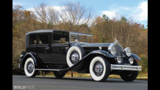 Old black car art deco - the street in front free wallpaper