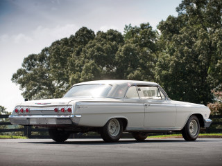 White car fence trees sky - kodachrome free wallpaper