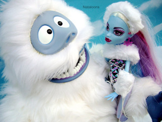 Dolls couple blue walls room - craola free wallpaper