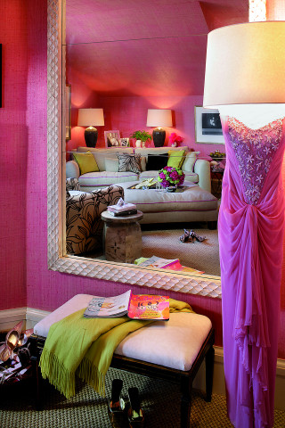 Dress room mirror lamp table - a table in front free wallpaper for mobile