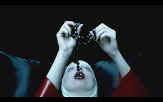 Woman hands chain mouth open - dark fantasy free wallpaper for desktop