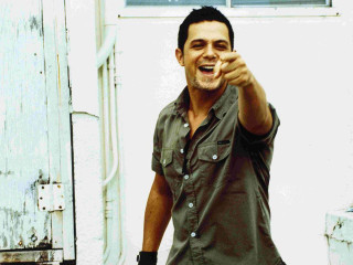 Man green shirt pointing smiling - alexis grimou free wallpaper