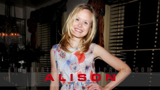 Evelyn abelson girl posing drawers - a picture in a room free wallpaper for desktop