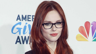 Woman glasses redcarpet whitebackground logo - glass free wallpaper for desktop