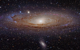 Large spiral galaxy bright center 2 - astrophotography free wallpaper