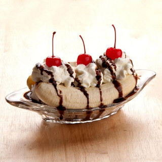 Banana split whipped cream cherries - free holidays wallpaper for tablet
