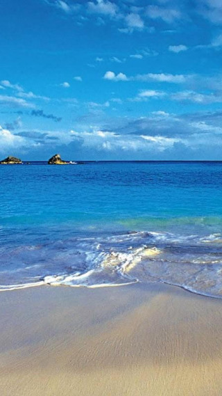 Beach boat blue sky clouds - free beach wallpaper for mobile