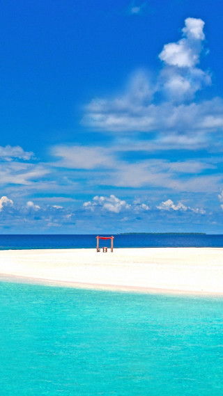 Beach bench blue sky white - free beach wallpaper for mobile