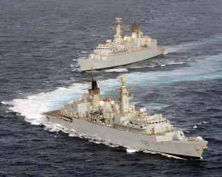 Two ships ocean large small 3 - two ship free wallpaper