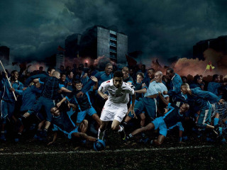 Group people running soccer field - heroic free wallpaper for desktop