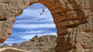 Man rapping rock formation rope - a rock formation free wallpaper