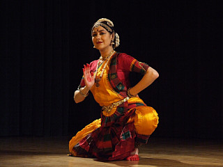 Woman colorful dress dance pose - colorful free wallpaper