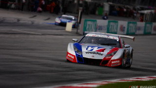 Racing car track crowd watching - the side of the track free wallpaper for desktop